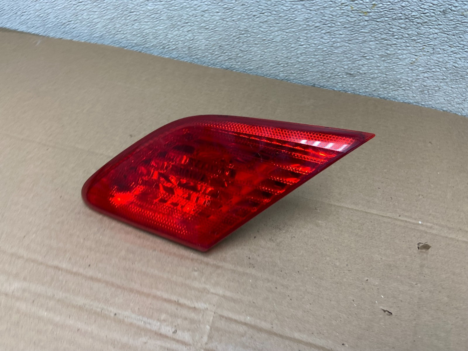 2003 to 2004 Toyota Avalon Right Passenger RH Inner Tail Light OEM AB1250 LK1