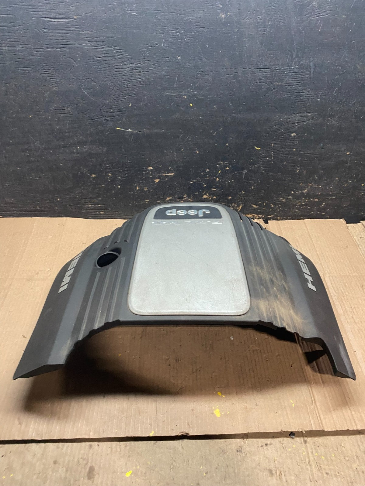 2005 to 2010 Jeep Grand Cherokee 5.7L Hemi Engine Cover Plastic Shield w4855 DG1