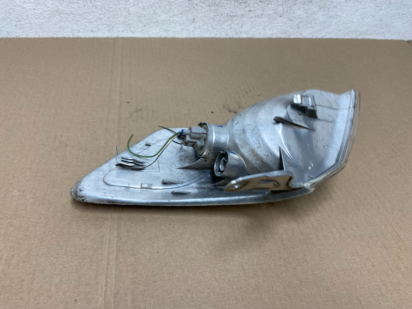 2000 - 2001 Toyota Camry Front Right Passenger RH Turn Signal AE6911 DW5