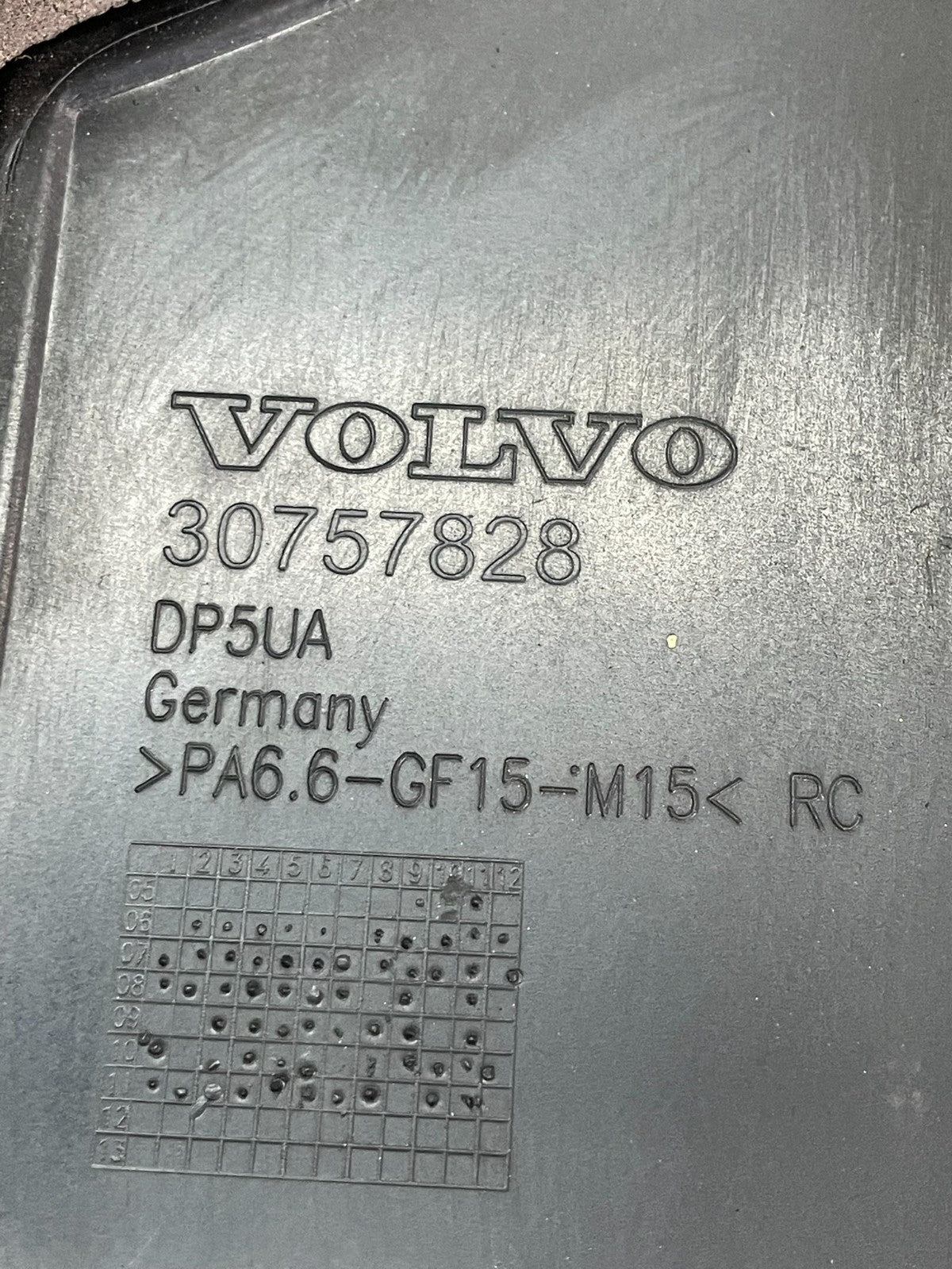 2007 to 2014 Volvo XC90 OEM 3.2L Upper Top Engine Motor Dust Cover Oem aa9223 DG8