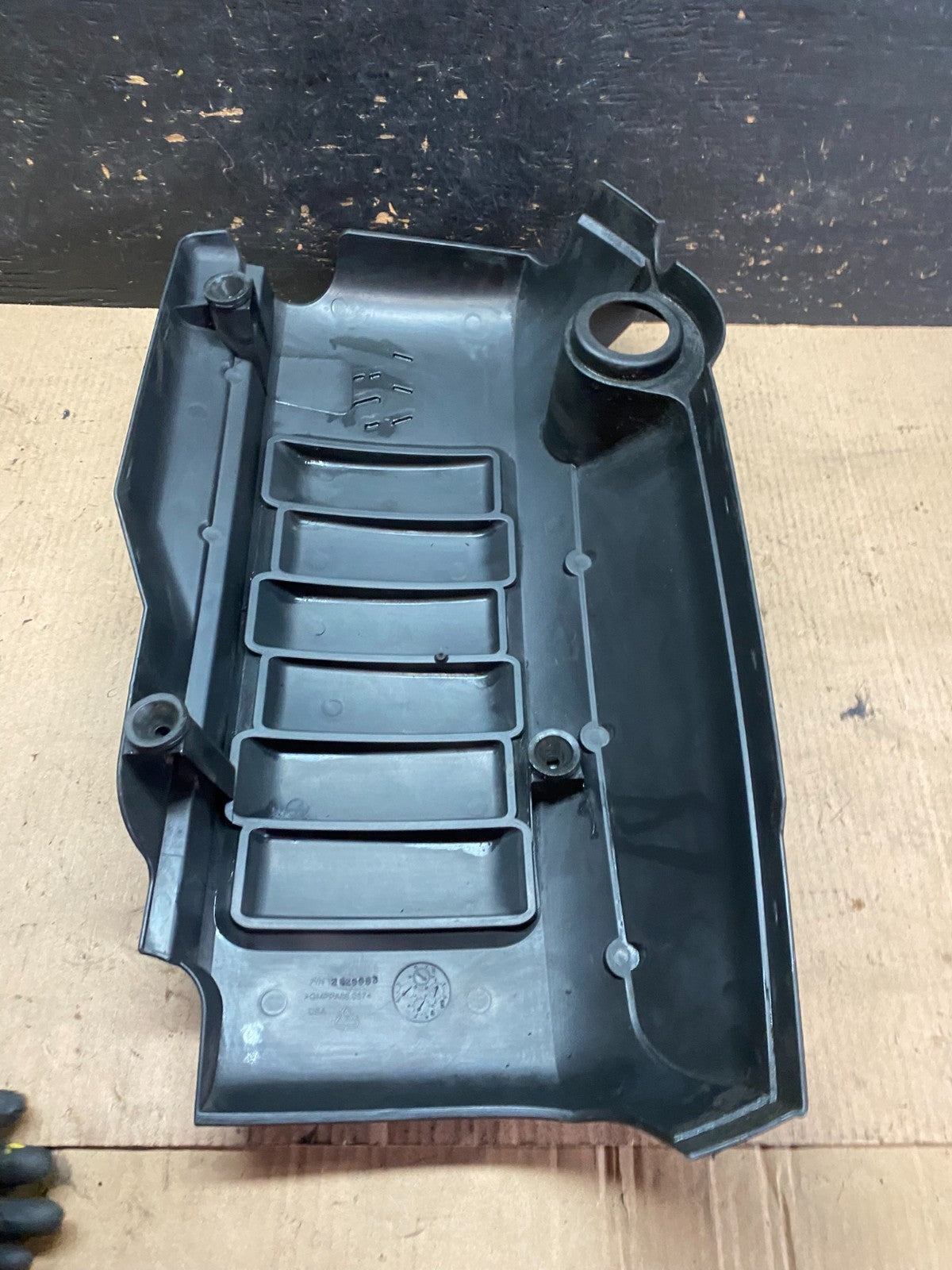 2007 to 2008 GMC Acadia 3.6L VVT Engine Cover Shield T0042 DG7