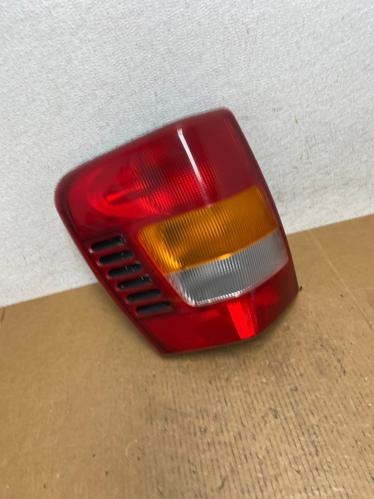 1999 - 2004 Jeep Grand Cherokee WJ Left Driver Lh Tail Light AE0580 LK2