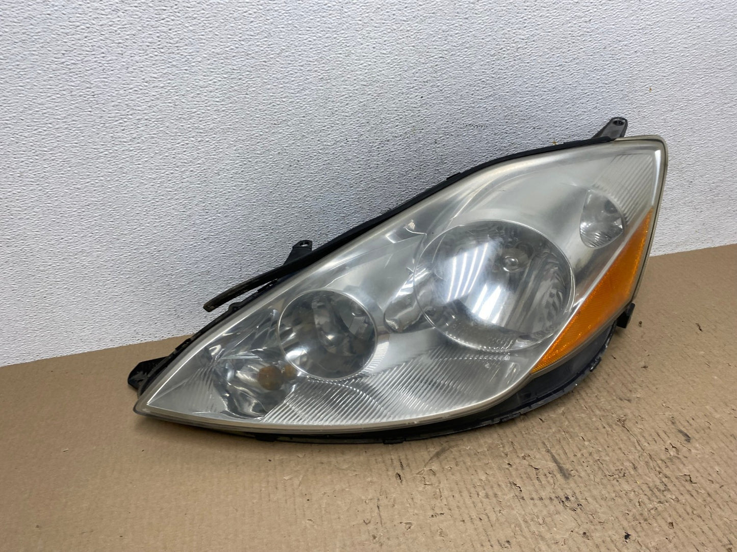 2006 to 2010 Toyota Sienna Left Driver Lh Side Headlight Halogen AE7086 LK2