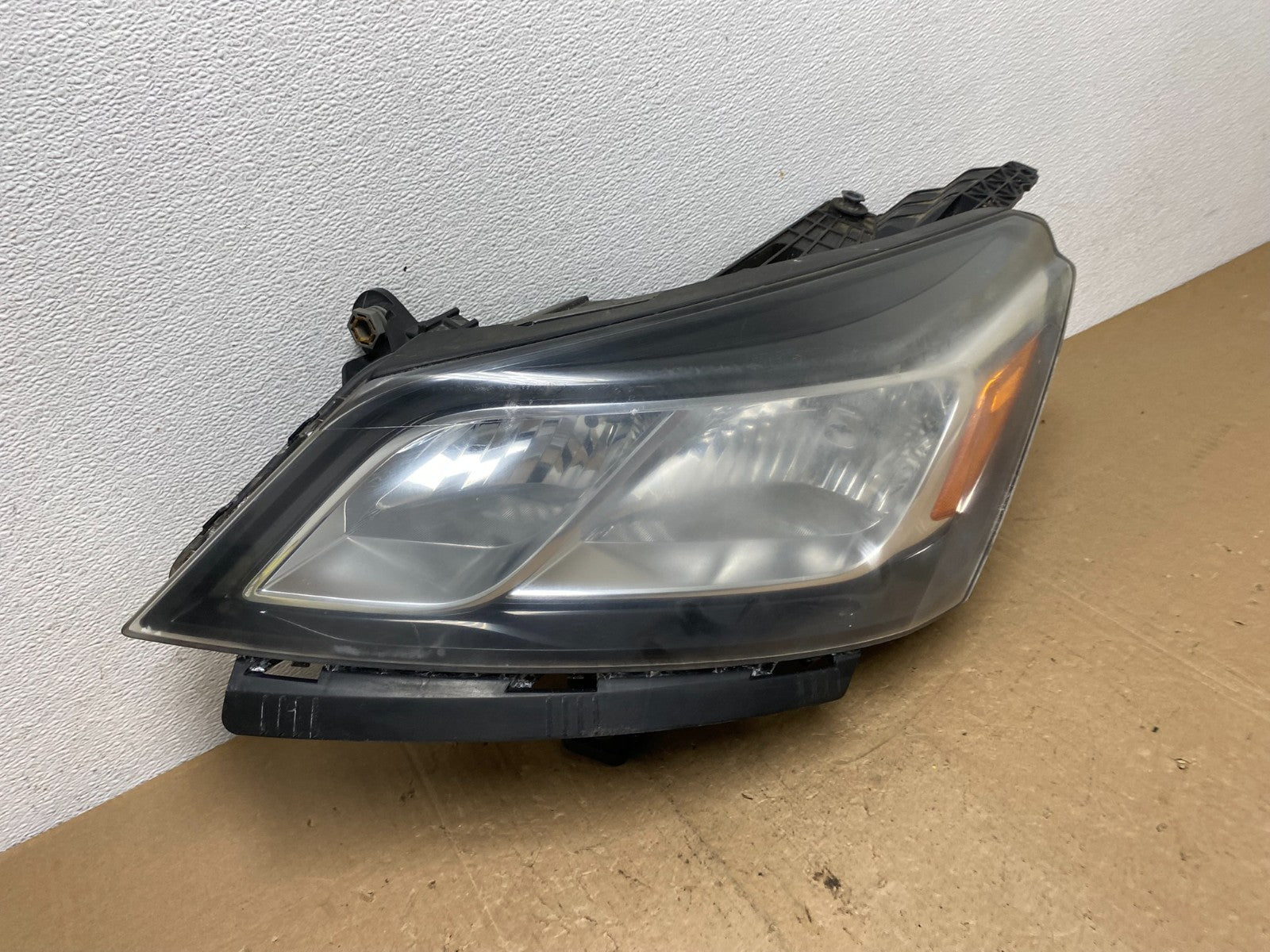 2013-2017 Chevrolet Traverse Left Driver LH Side Headlight Halogen AC5919 DW2