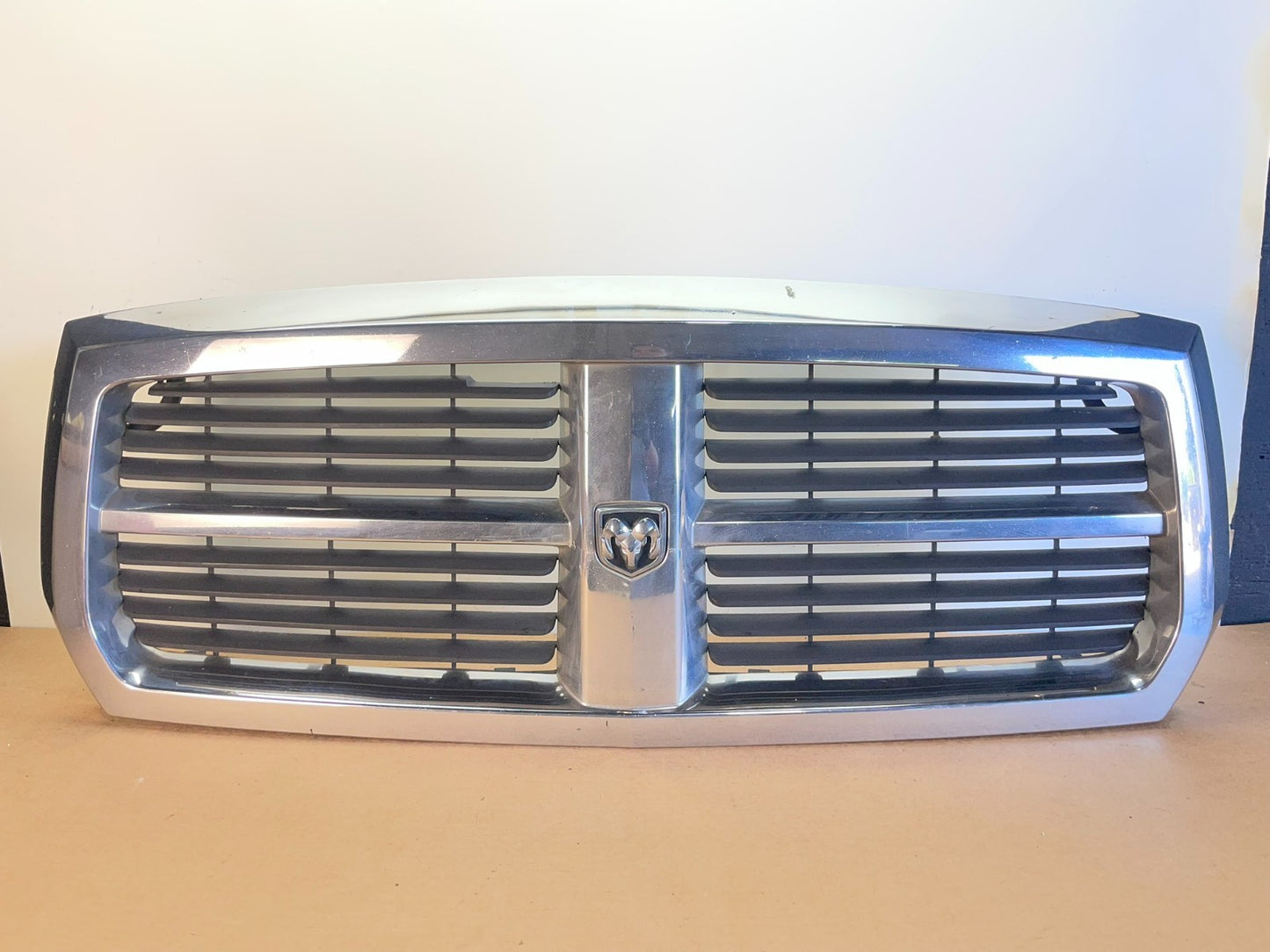 2005 to 2007 Dodge Dakota Chrome Front Upper Grill Grille AF8701 DG0