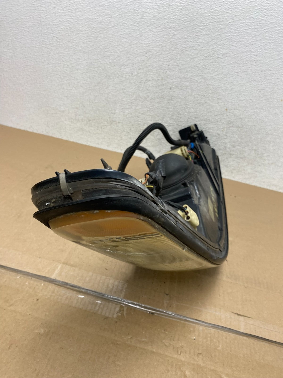 1998 to 2004 Cadillac Seville Left Driver LH Side Headlight ae6743 DG7