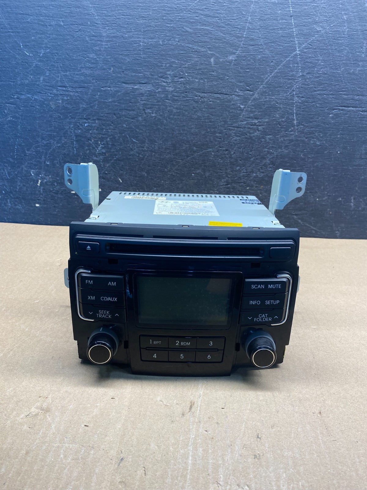 2011 to 2012 Hyundai Sonata Am Fm Cd Player Radio Receiver AG1800 DG0