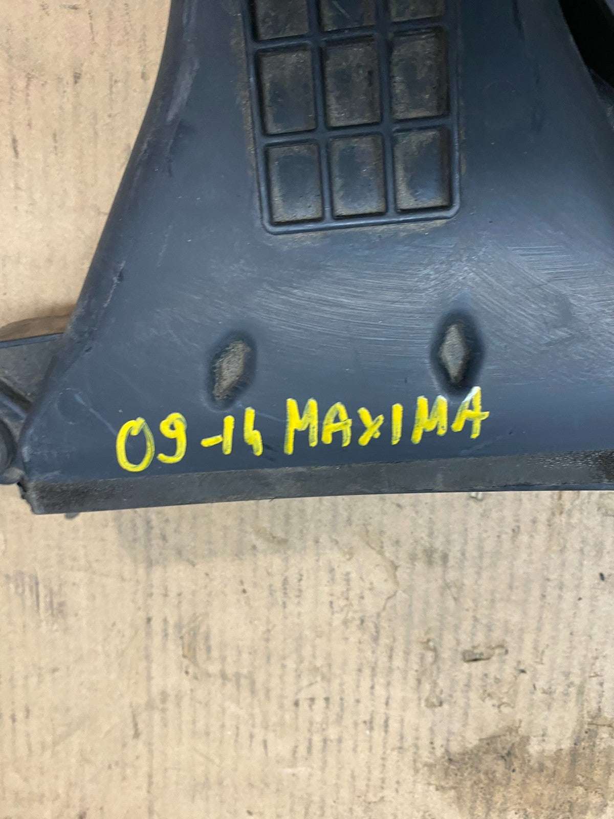 2009 to 2014 Nissan Maxima Upper Air Intake Duct  OEM x3182 DG8