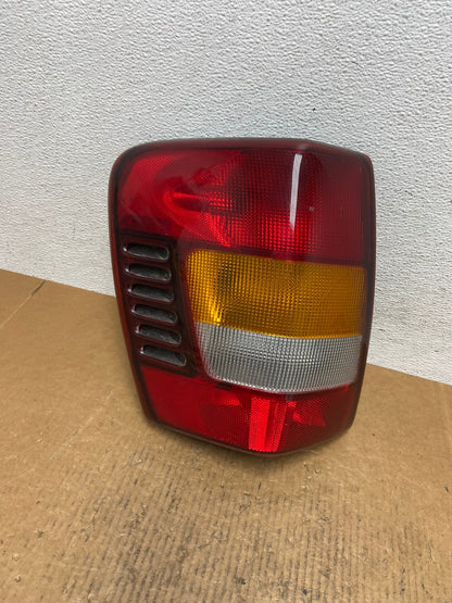 1999 - 2004 Jeep Grand Cherokee WJ Left Driver Lh Tail Light AE1330 LK0
