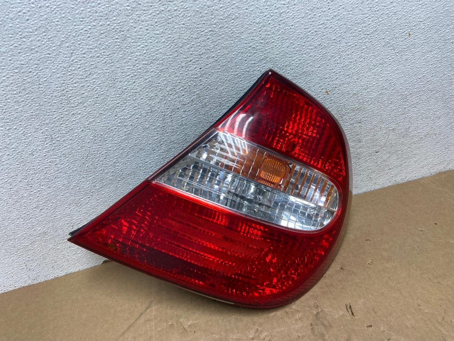 2002 2003 2004 Toyota Camry Tail Light Right Passenger Rh Side AG0501 LK0