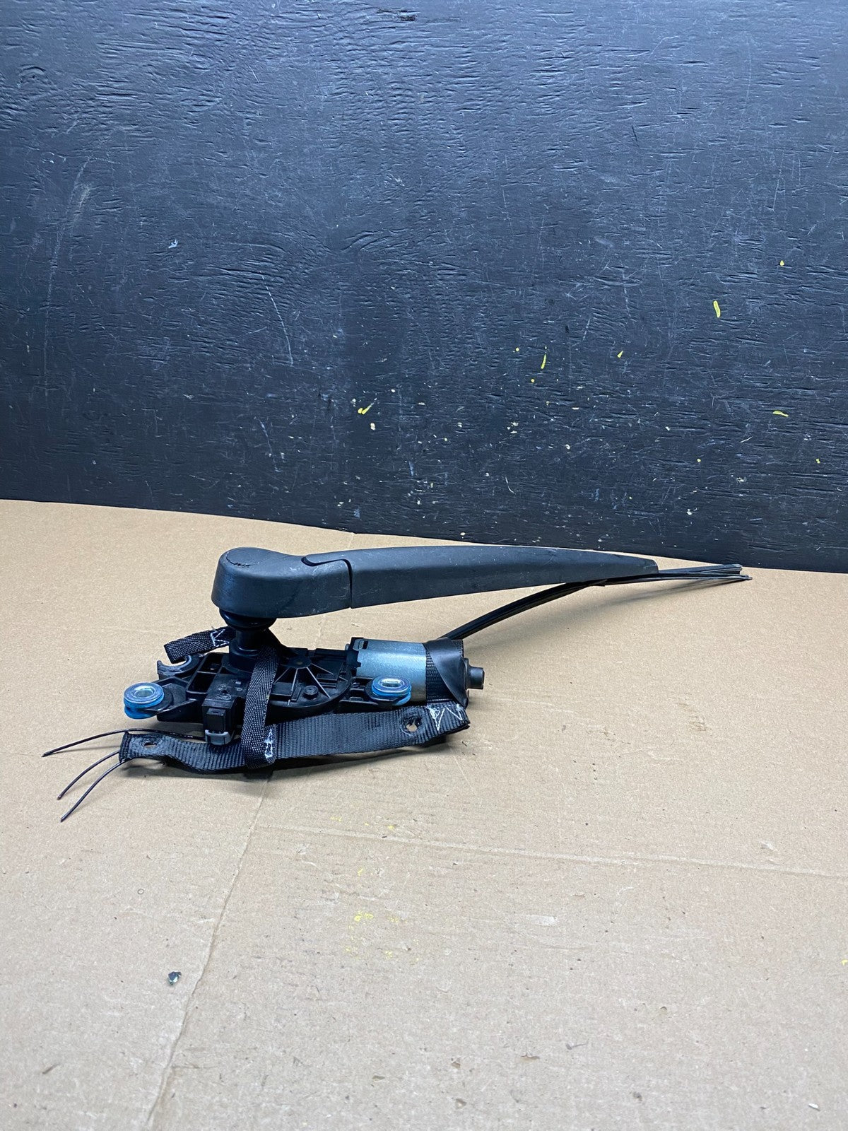 2008 - 2016 Volvo 70-Series Tailgate Back Door Rear Wiper Motor Wiper Q9496 DG3