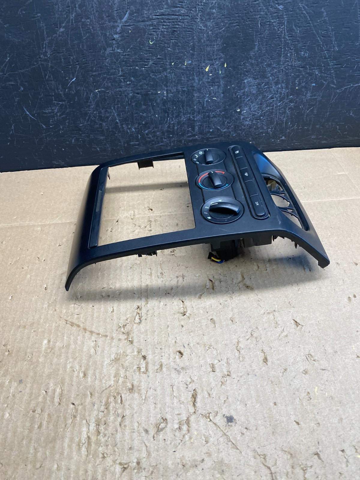 2004 to 2008 Ford F150 Radio Climate Dash Bezel Surround Black AC9077 DG1