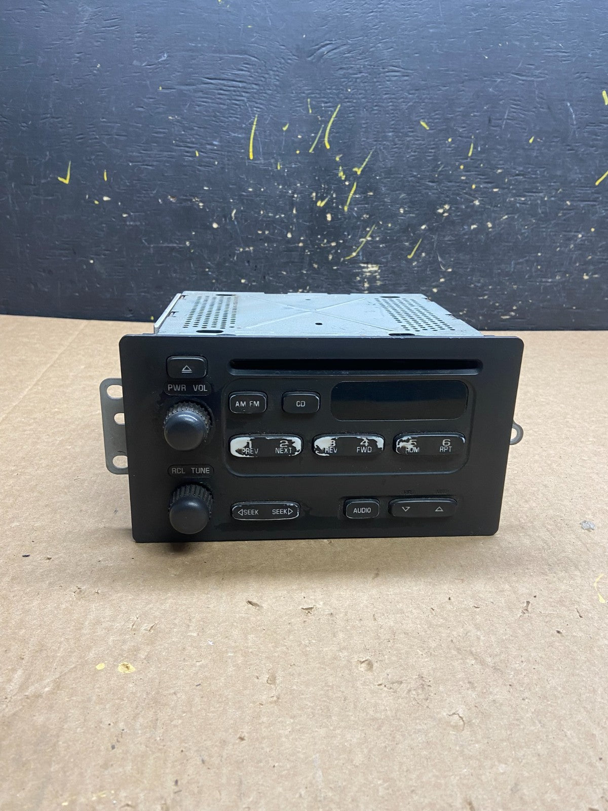2003-2007 Chevrolet Express GMC Savana Radio AM FM mp3 Aux Input  OEM X6584 DG0