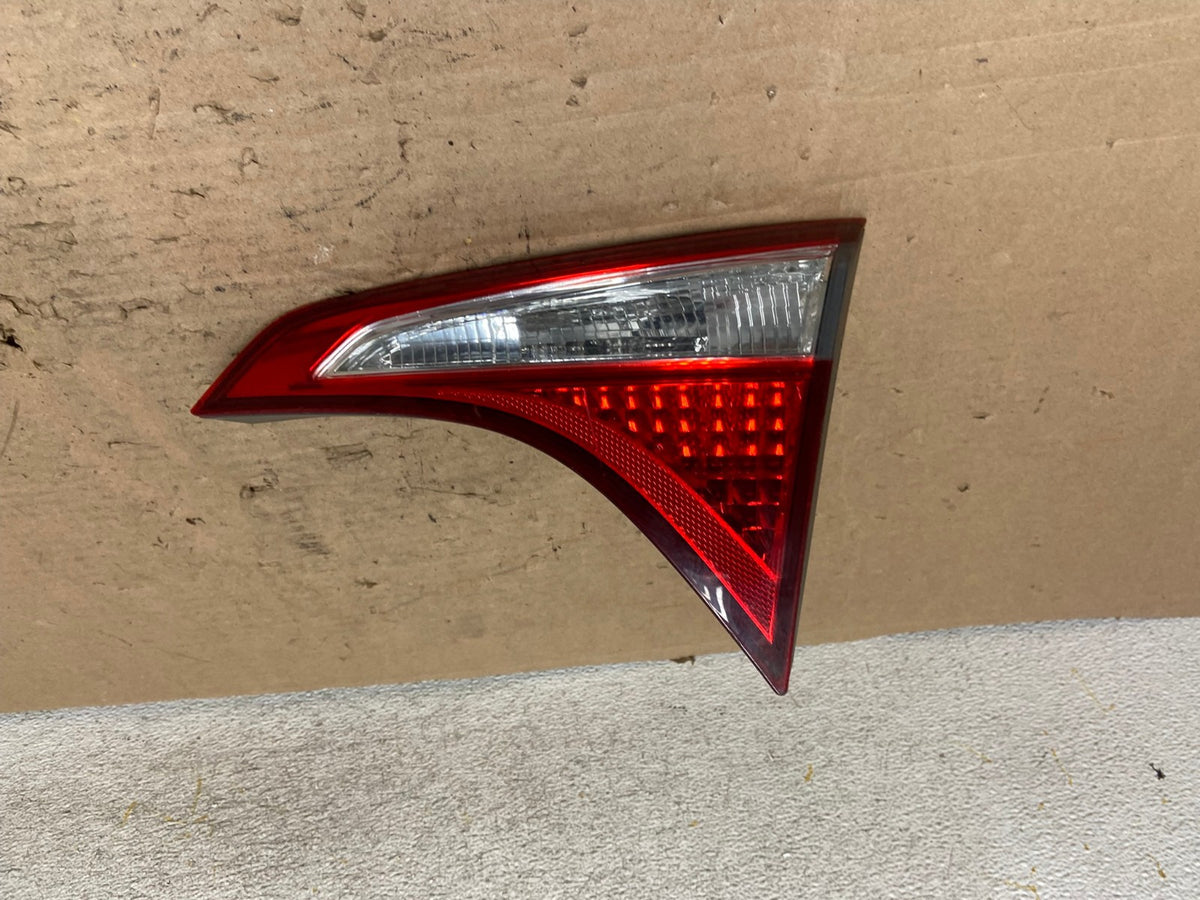 2014 2015 2016 Toyota Corolla Right Passenger Side Inner Tail Light AI11130