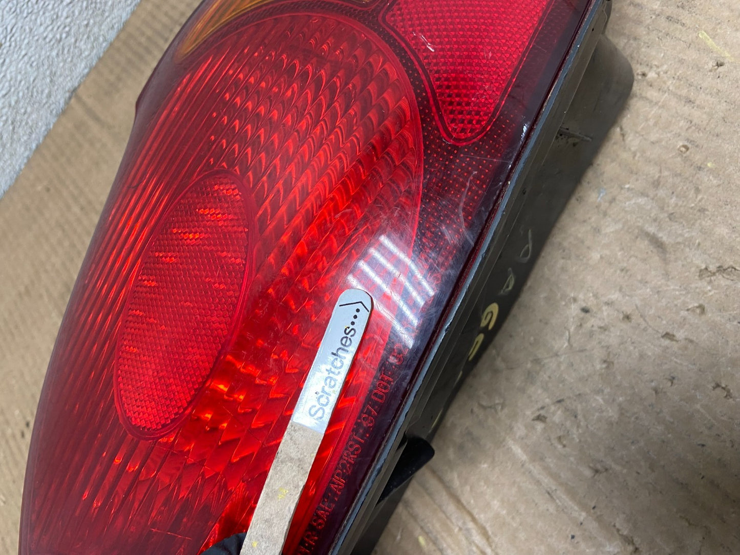 1999 2000 Hyundai Elantra Sedan Right Passenger RH Tail Light OEM AA6538 DW3