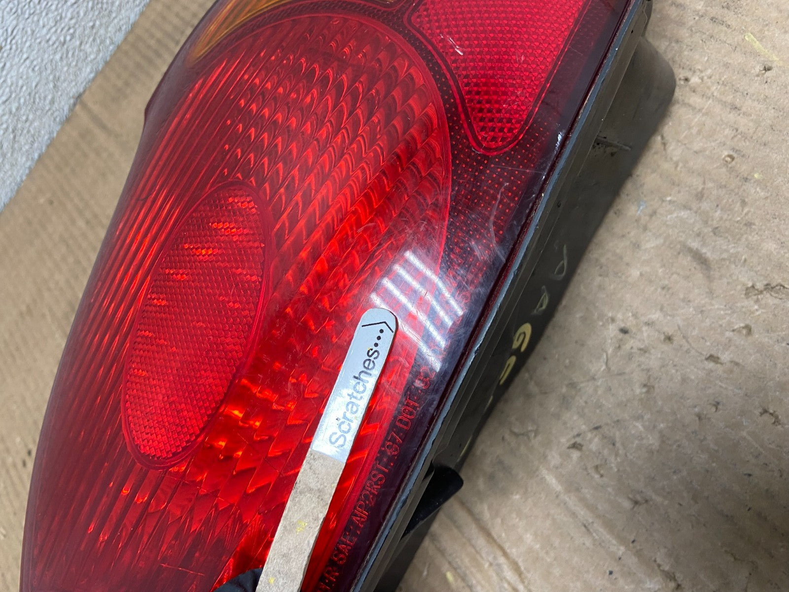 1999 2000 Hyundai Elantra Sedan Right Passenger RH Tail Light OEM AA6538 DW3