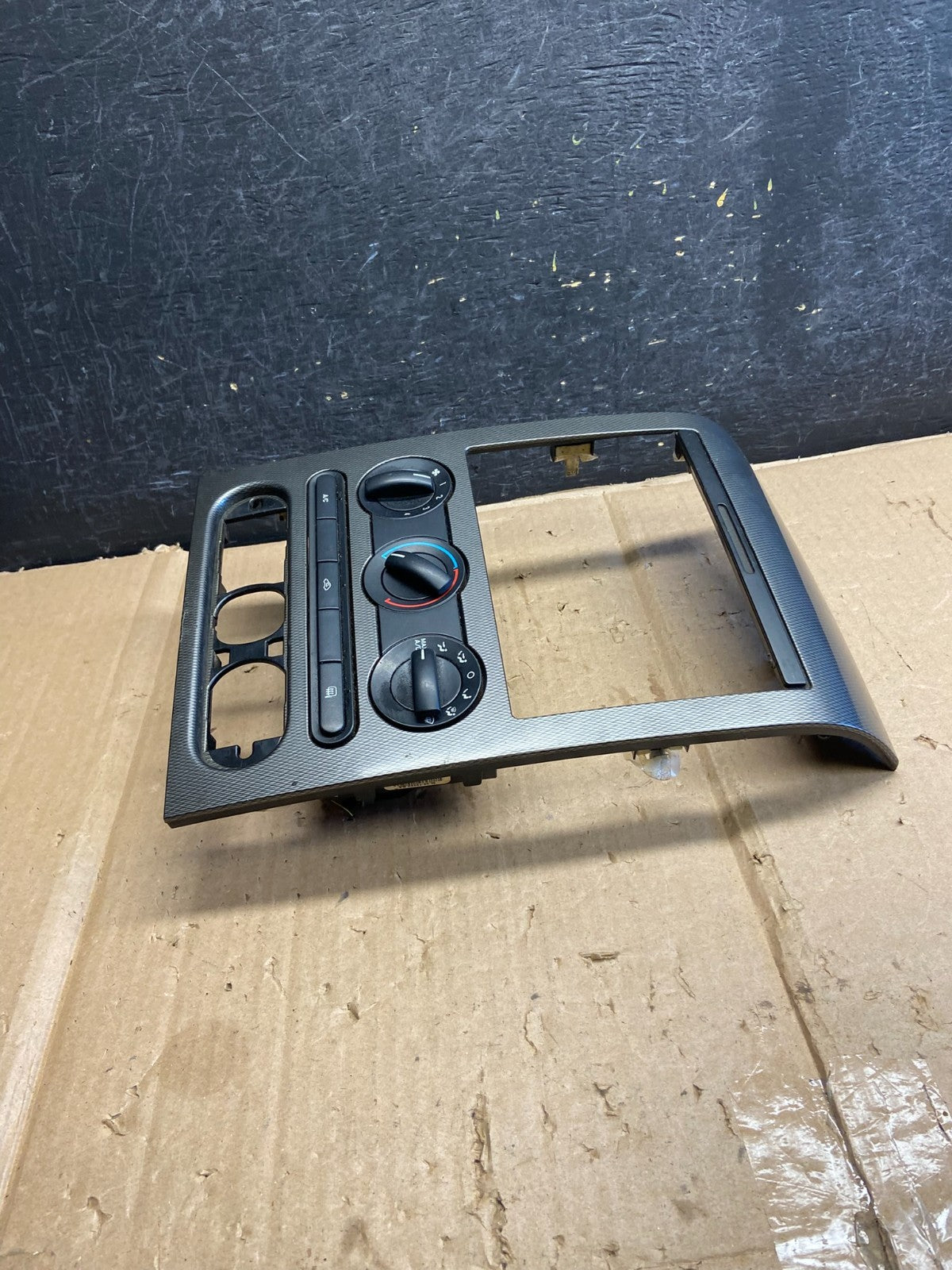 2004 to 2008 Ford F150 Radio Climate Dash Bezel Surround Black AI2780 DG2