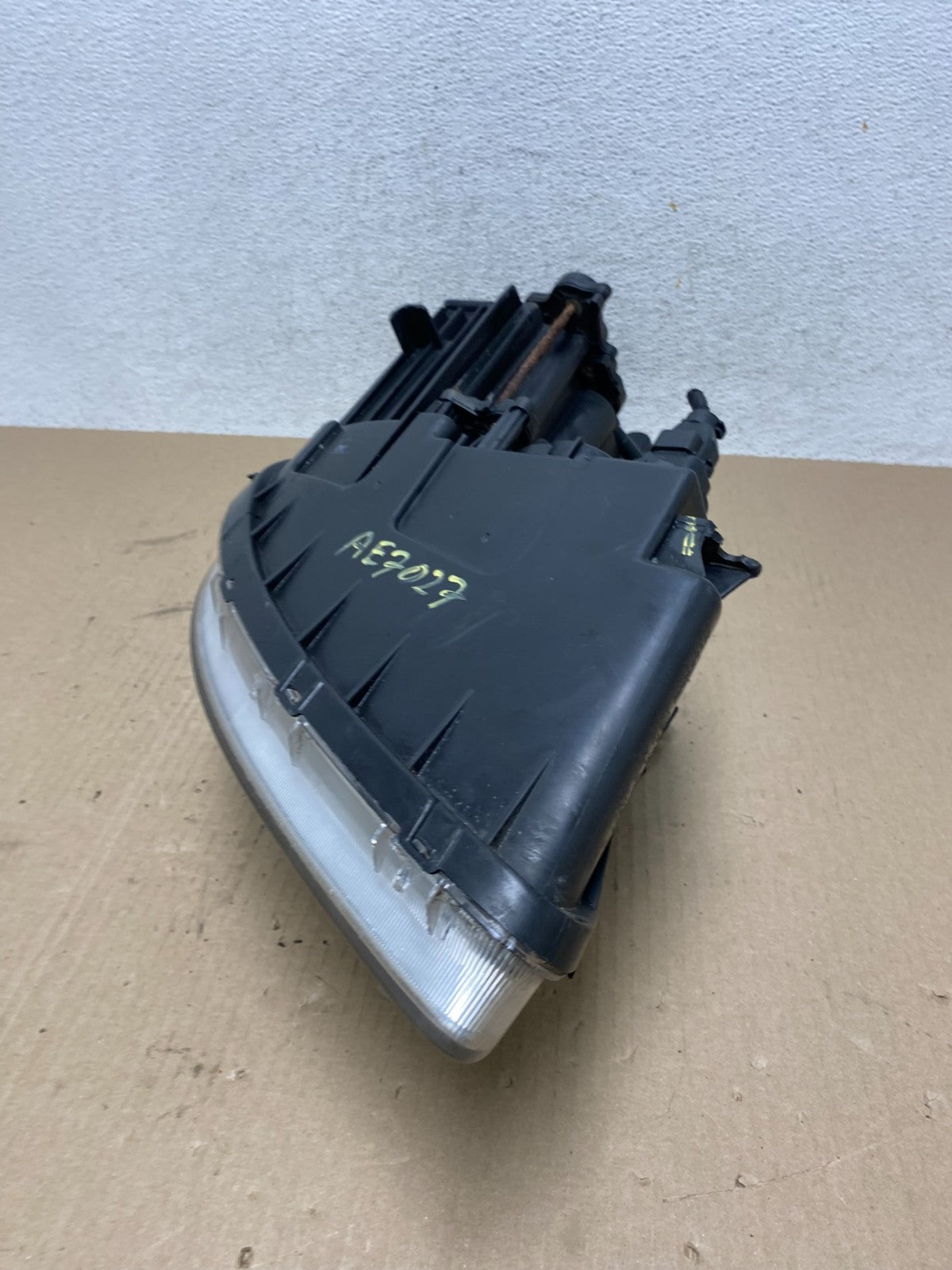 2007 to 2012 Hyundai Veracruz Left Driver LH Headlight Halogen AE7027 DW7