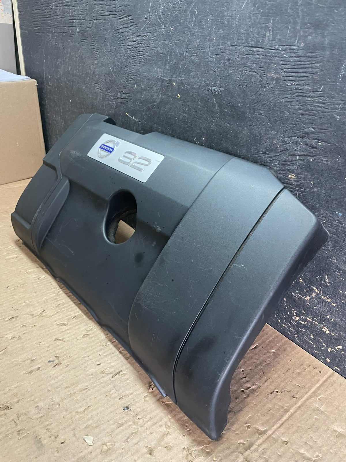 2007 to 2014 Volvo XC90 OEM 3.2L Upper Top Engine Motor Dust Cover Oem Z3379 DG2