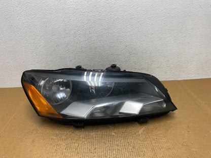 2012-2015 Volkswagen Passat Right Passenger RH Halogen Headlight AE2589 DW0