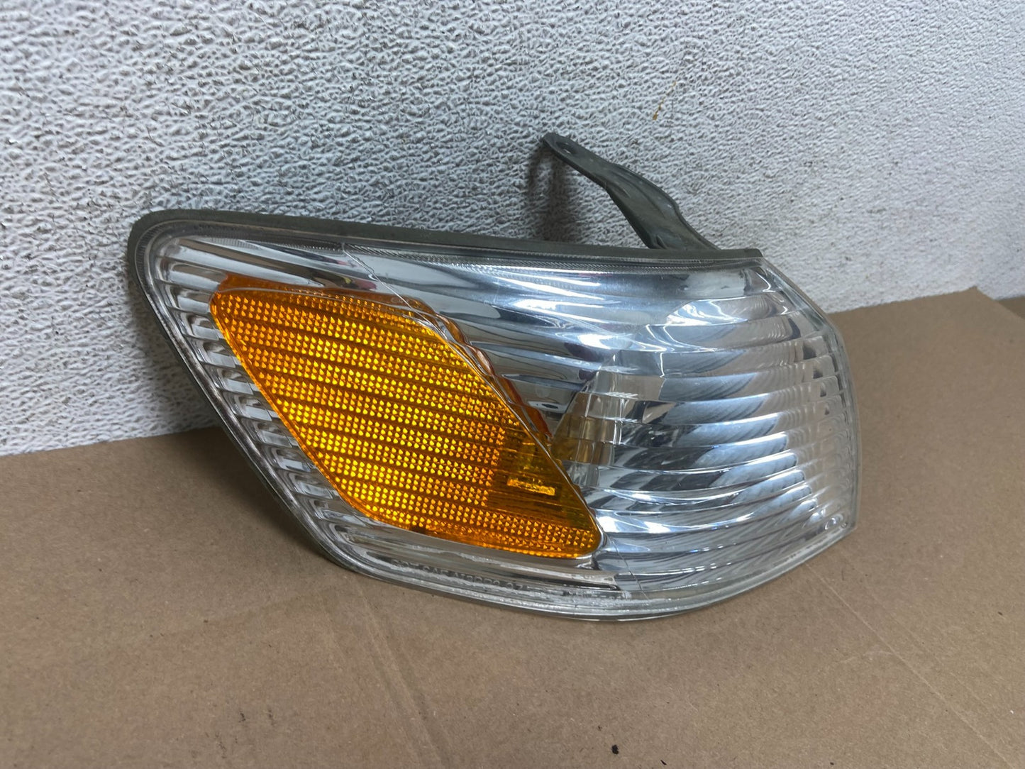 2000 - 2001 Toyota Camry Front Right Passenger RH Turn Signal AE4844 DW2