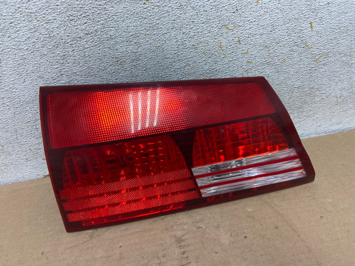 2004 - 2005 Toyota Sienna Left Driver LH Side Inner Tail Light AH9443 LK0