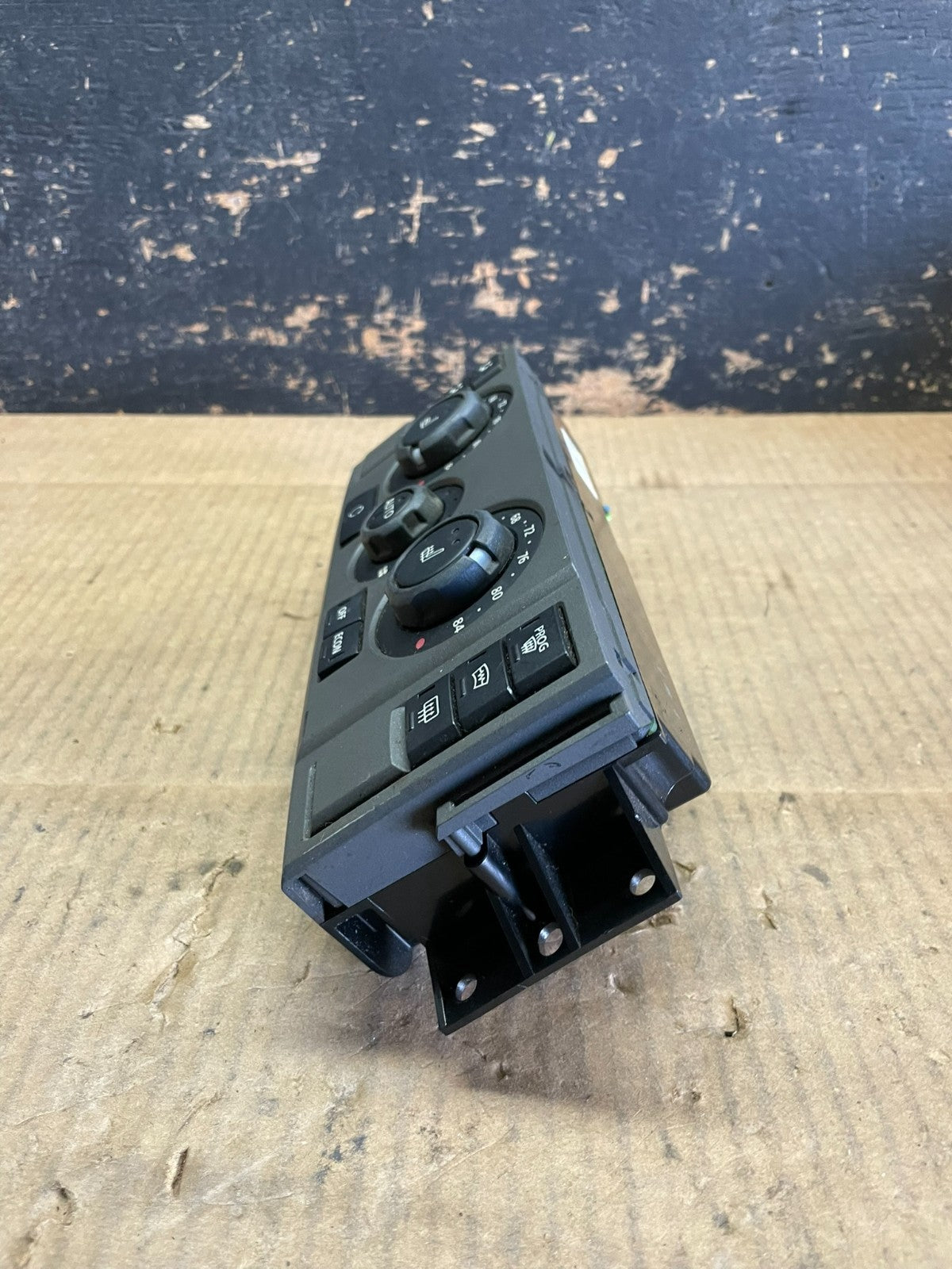 2005 to  2009  Land Rover LR3 Ac Heater Climate Control Oem AA9298 DG4