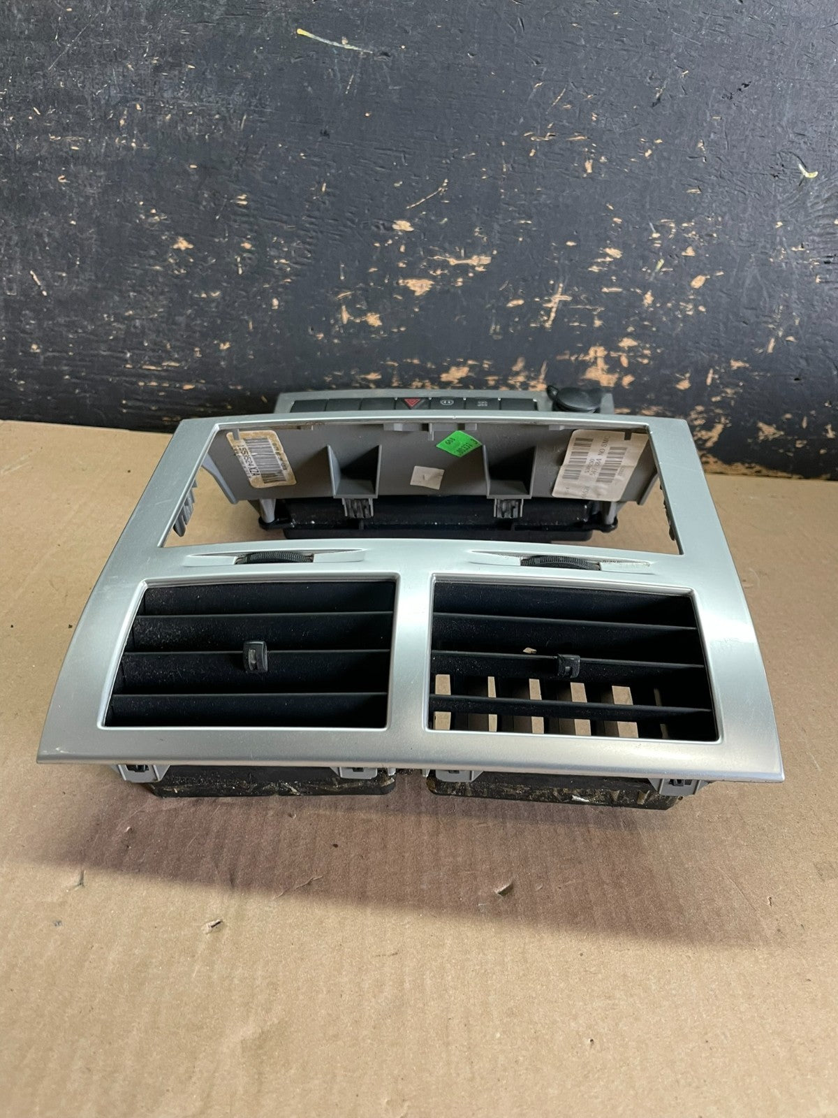 2007 to 2012 Dodge Nitro Dash Climate Temperature Control Radio Bezel Z8546 DG4