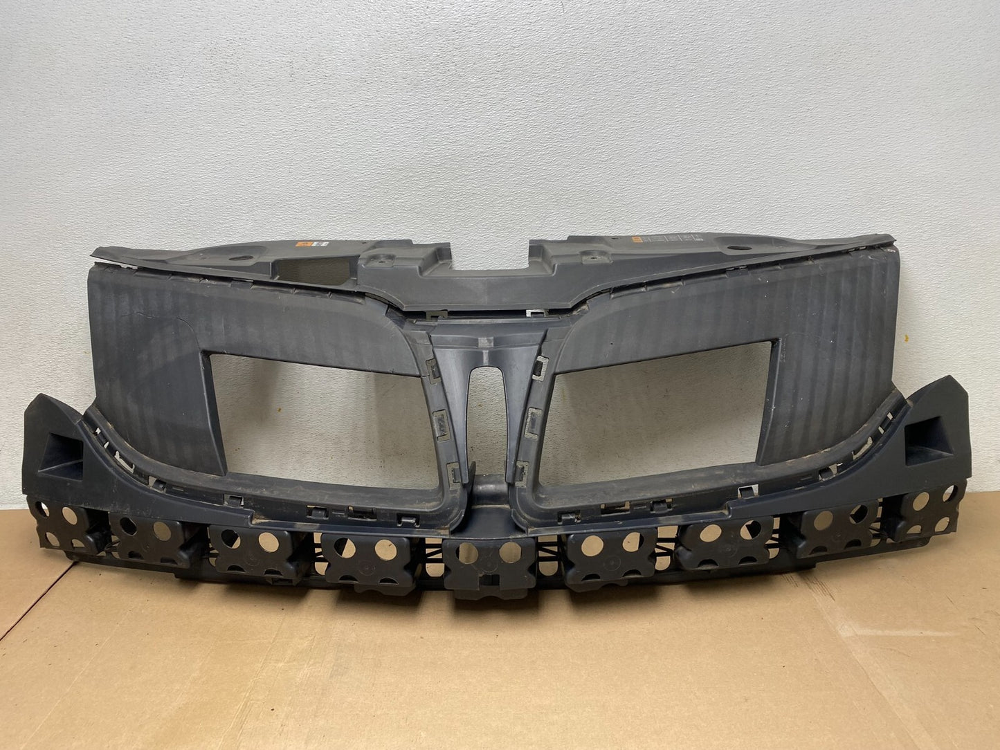 2013 to 2016 Lincoln MKT Grill Grille Support Panel C1146 OEM DG0