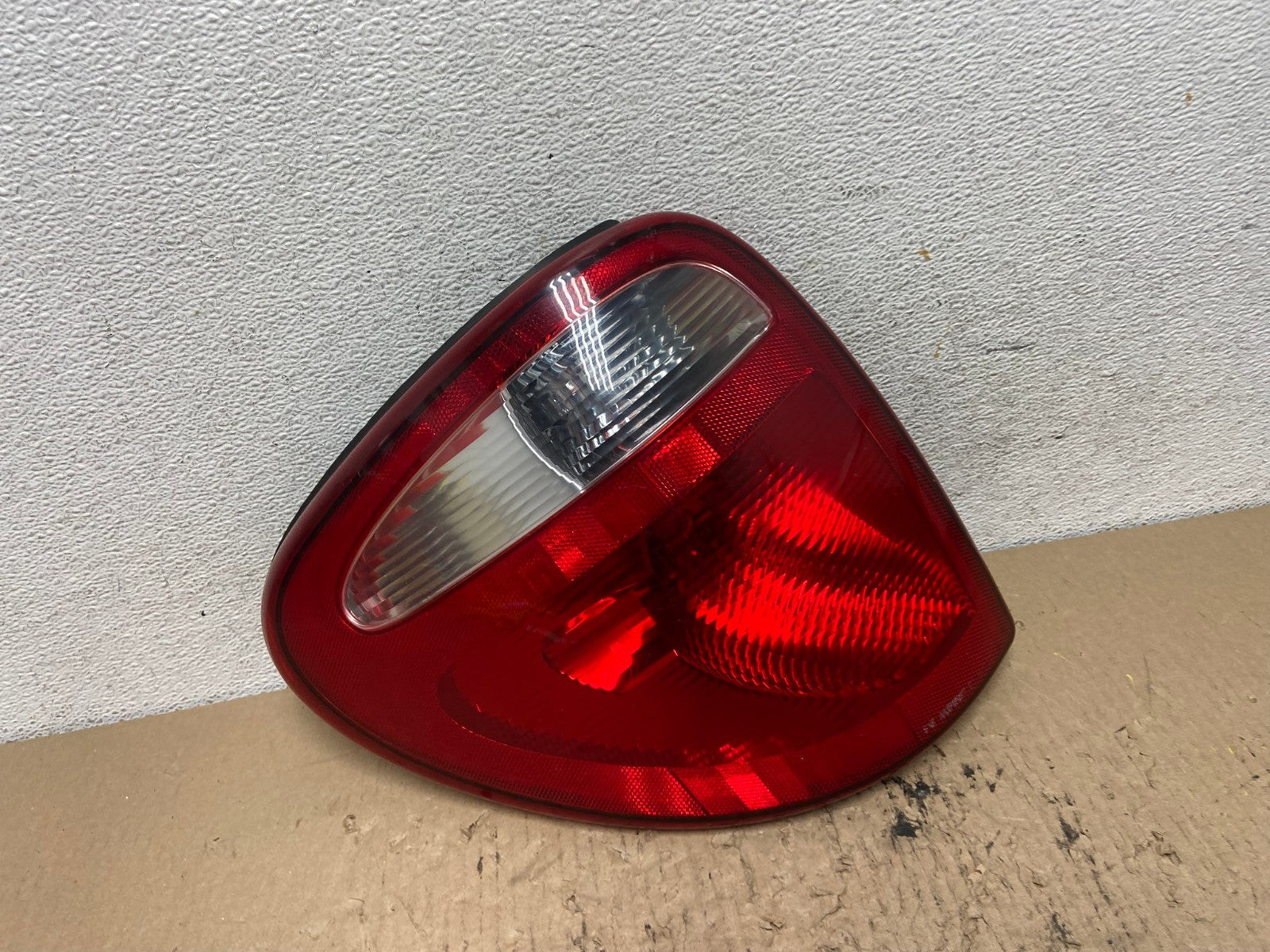 2004 to 2007 Dodge Grand Caravan Left Driver Lh Tail Light AF7209 LK0