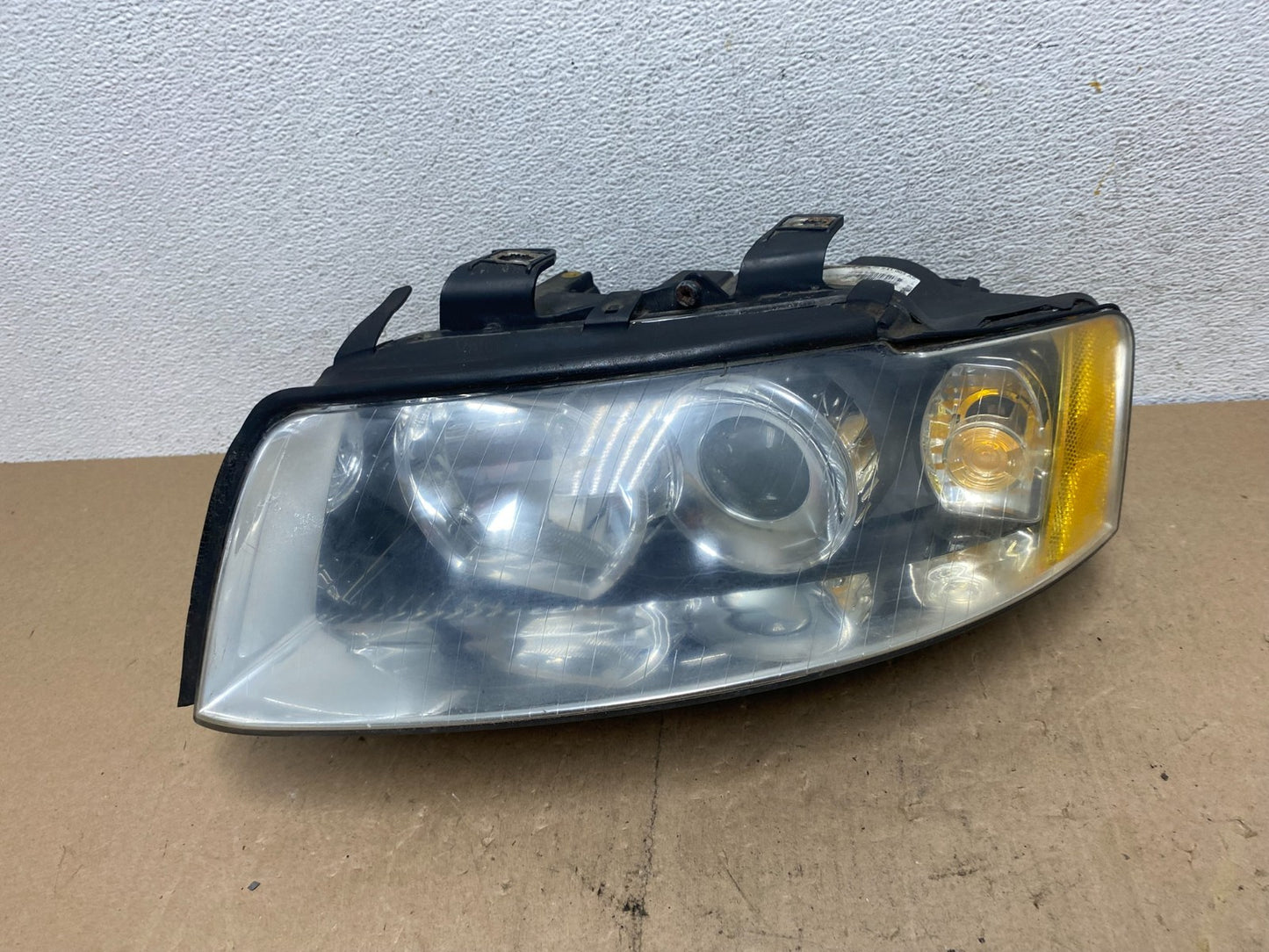 2002-2005 Audi A4 Sedan Left Driver Lh Side Xenon Headlight AE6882 DW0