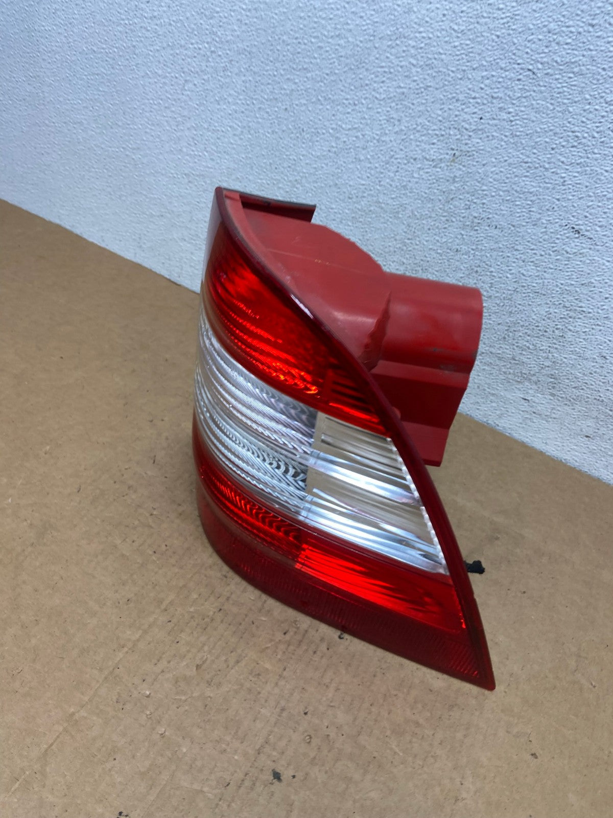 2002-2005 Mercedes ML 350 Ml-Class Right Passenger Rh Side Tail Light AD4547 LK1