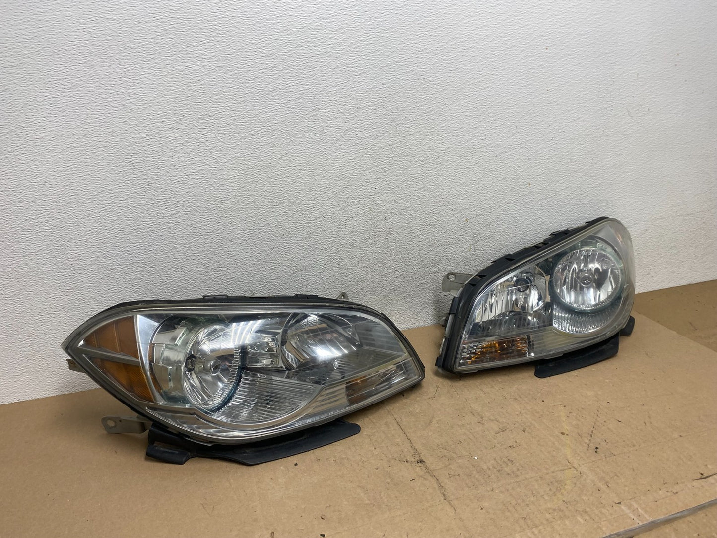 2008 to 2012 Chevrolet Malibu Left+Right Side Set Headlights AE6879 DW2