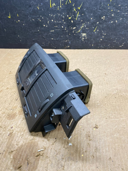 2006 to 2011 Cadillac DTS Dash Center Air Vent Heater Bezel OEM Z7115  DG2