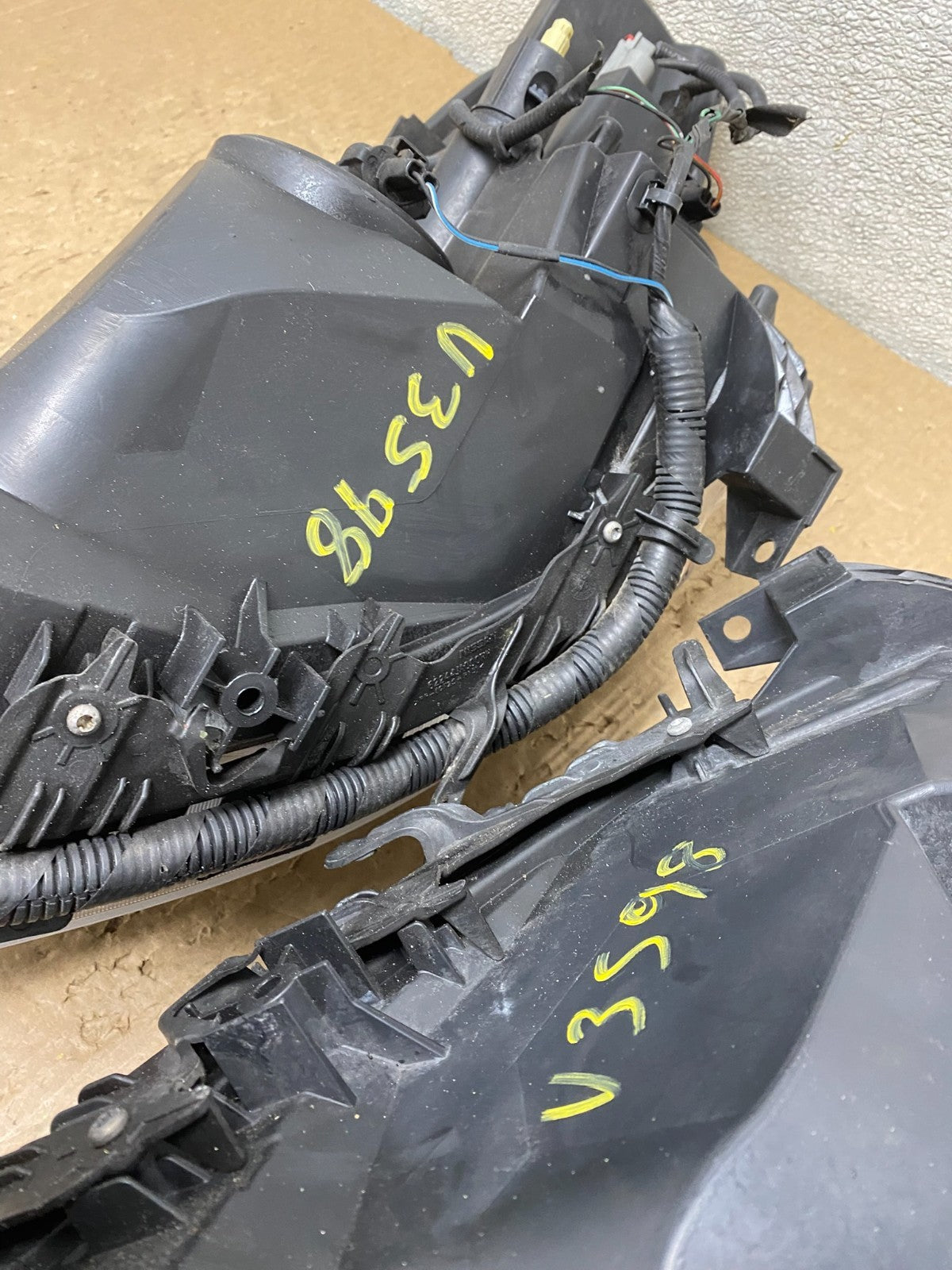 Sedan 2010 2011 2012 Nissan Altima Headlights Halogen Left+Right Side V3598 DW14