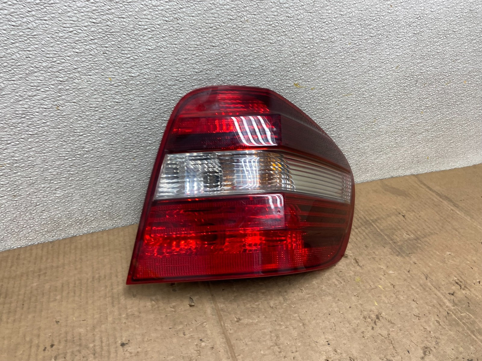 2009 to 2011 Mercedes ML350 ML-Class Right Passenger RH Tail Light AA6747 LK2