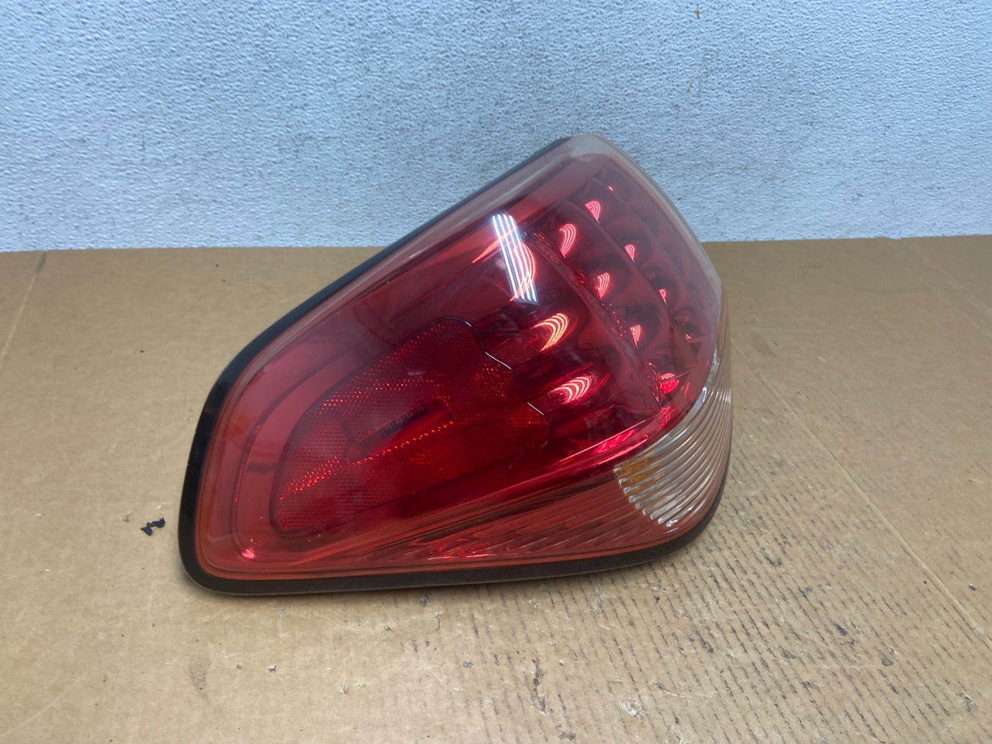 2011 to 2013 Infiniti Qx56 Left Driver LH Side Tail Light ae0450 DG2