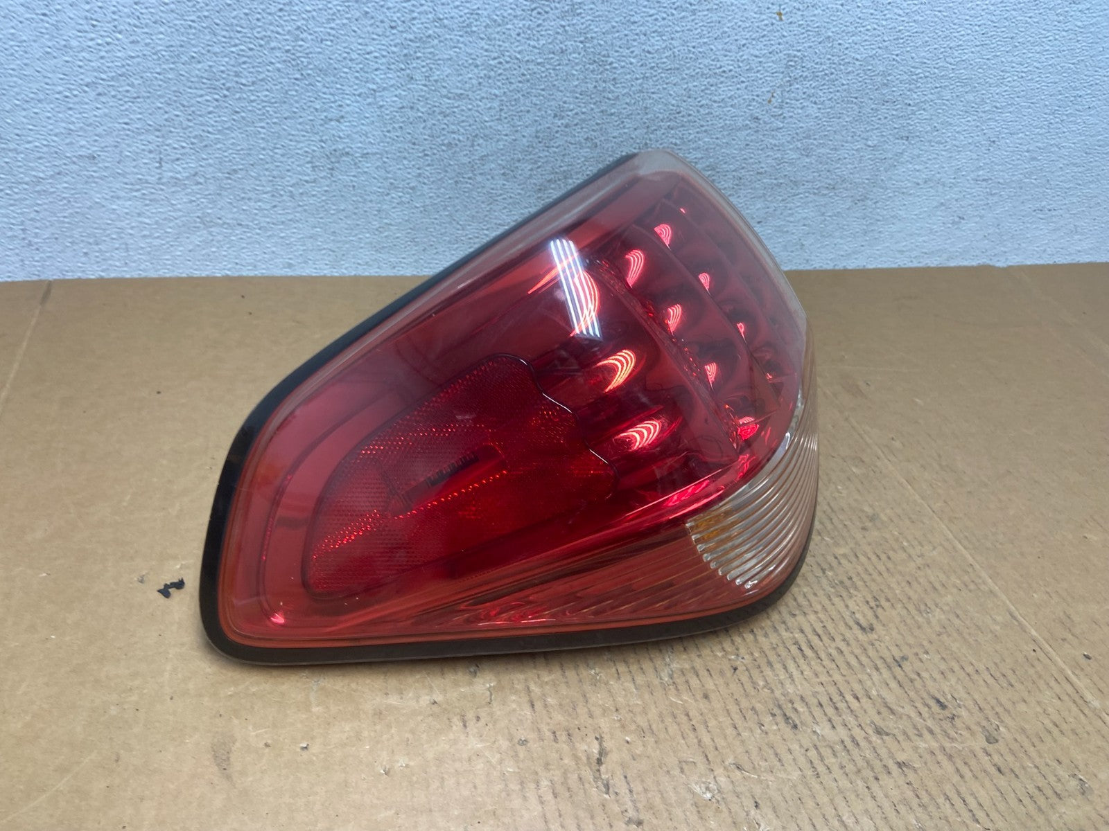 2011 to 2013 Infiniti Qx56 Left Driver LH Side Tail Light ae0450 DG2