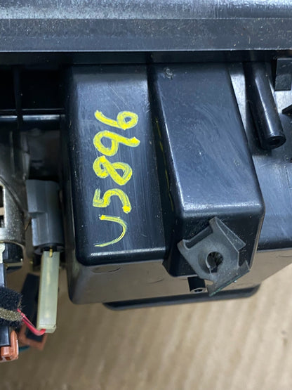 2002 - 2005 Kia Sedona Center Radio Clock Bezel Air Vent U5896 DG7