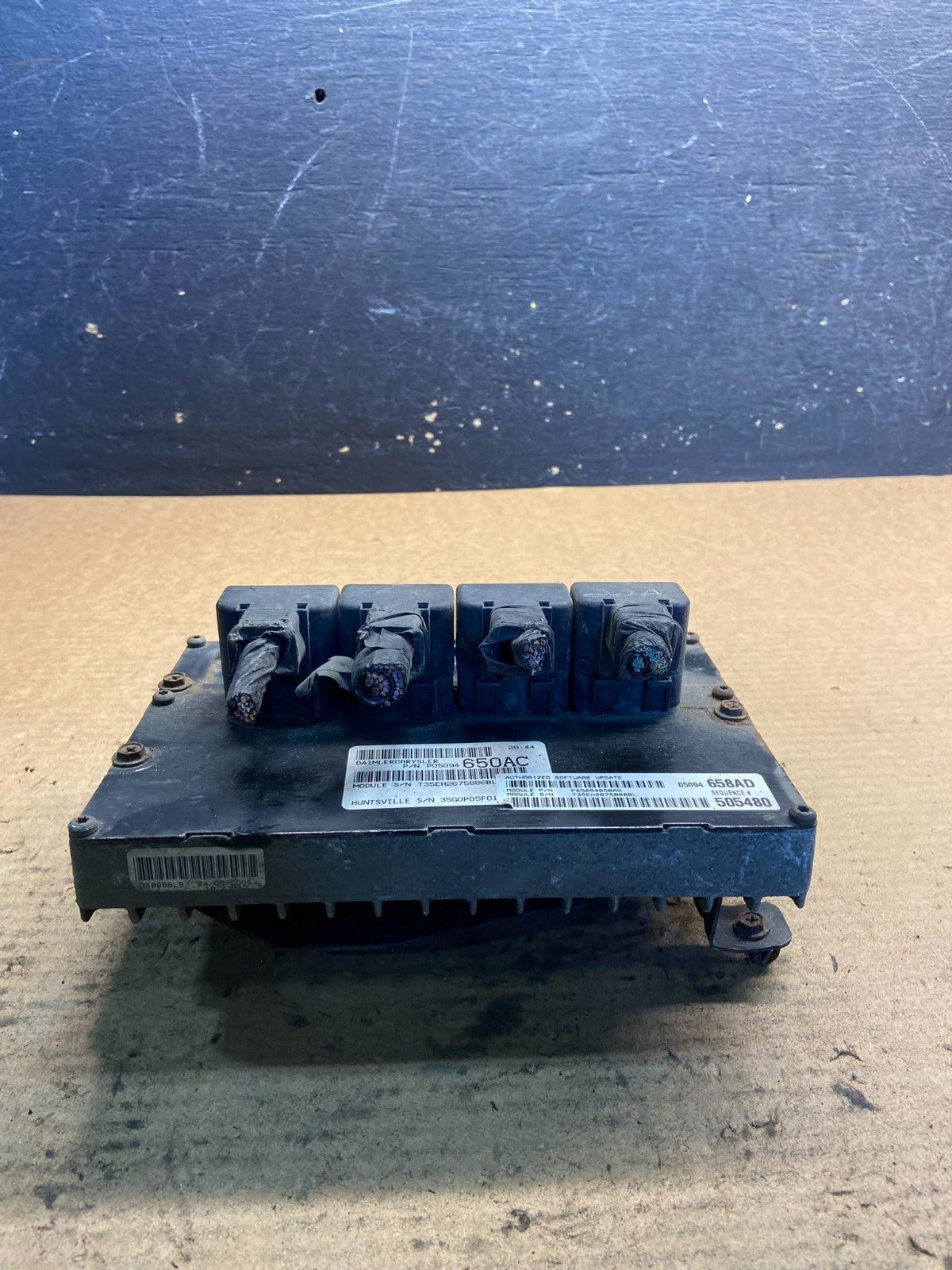 2006 Chrysler Town Country Caravan 3.3L Engine Control ECU p05094658ad AA0819 DG0