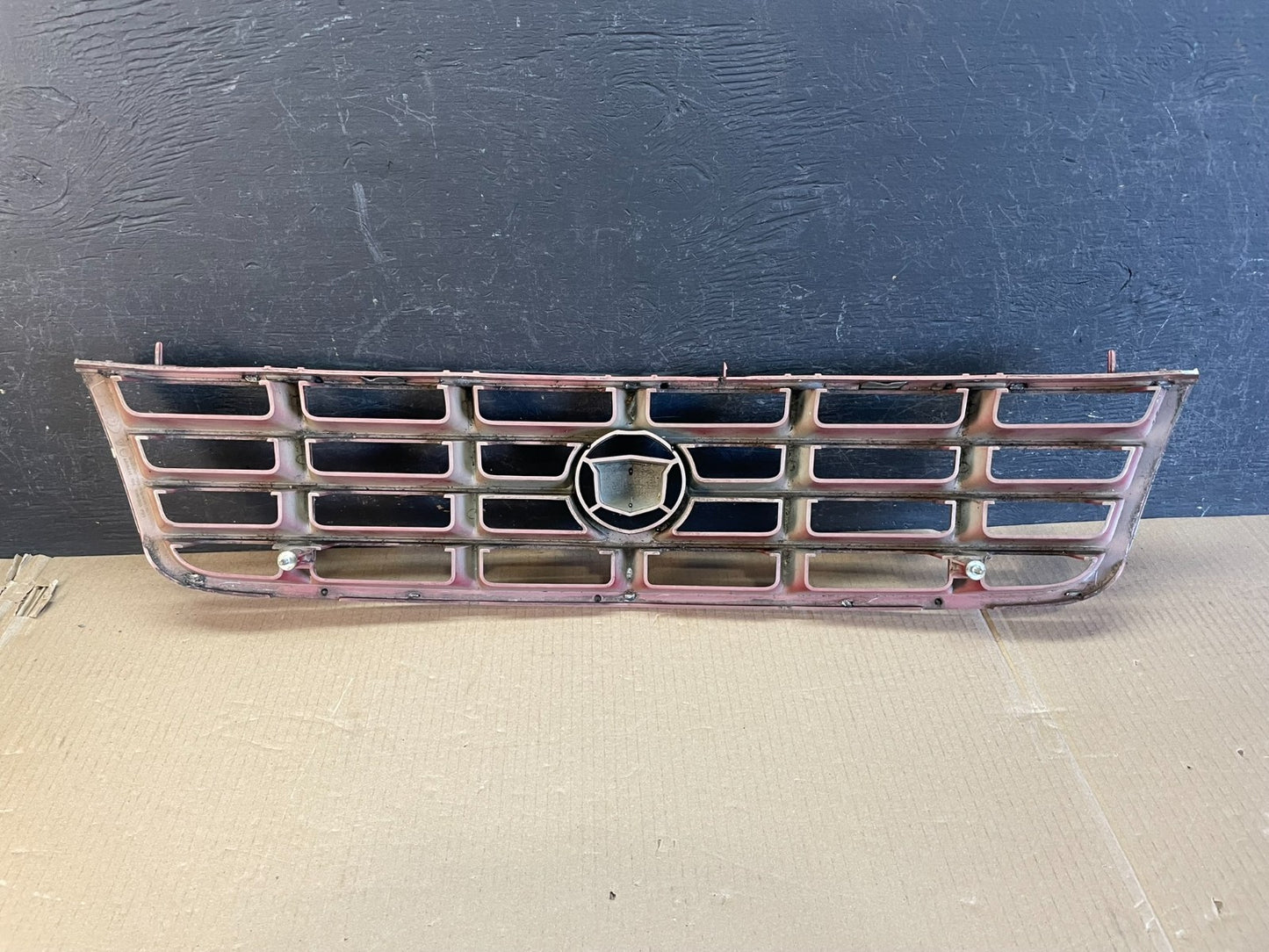 1998 to 2004 Cadillac Seville Front Upper Grille Grill AE3573 DG3