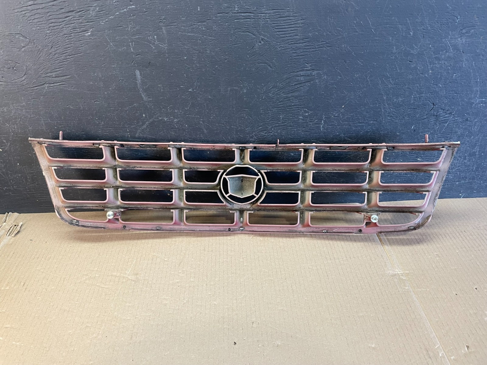 1998 to 2004 Cadillac Seville Front Upper Grille Grill AE3573 DG3