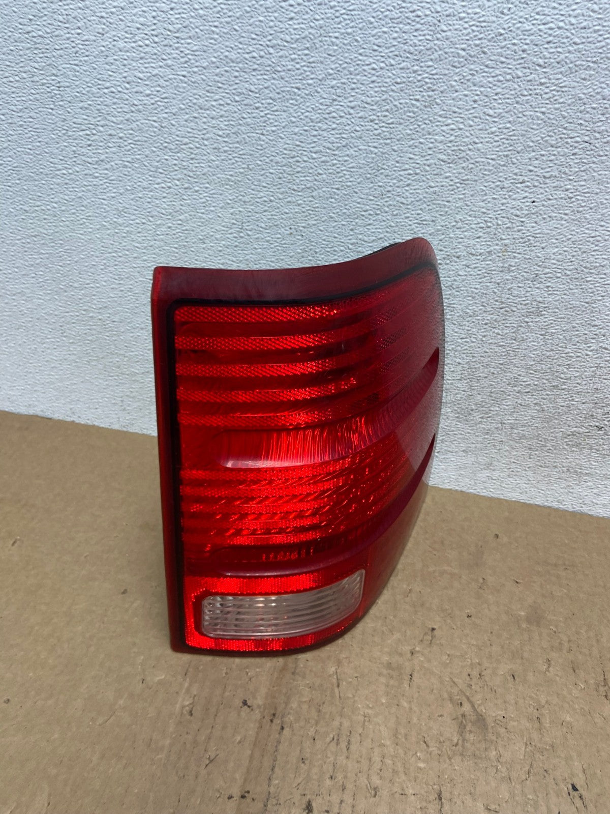 2002 to 2005 Ford Explorer Right Passenger Rh Side Tail light AF9860 LK2