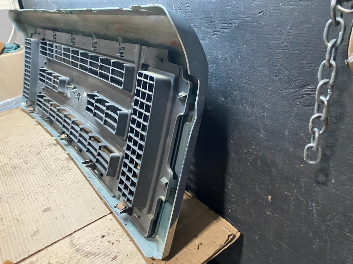 2008 to 2014 Ford Econoline E150 E250 Front Upper Chrome Grill Grille v2525 DG6