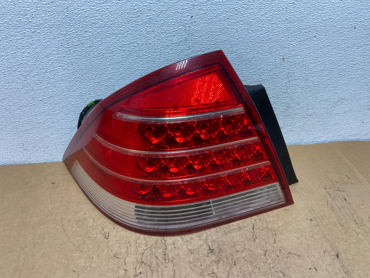 2005 to 2007 Mercury Montego Left Driver LH Side Tail Light AD0668 DW0