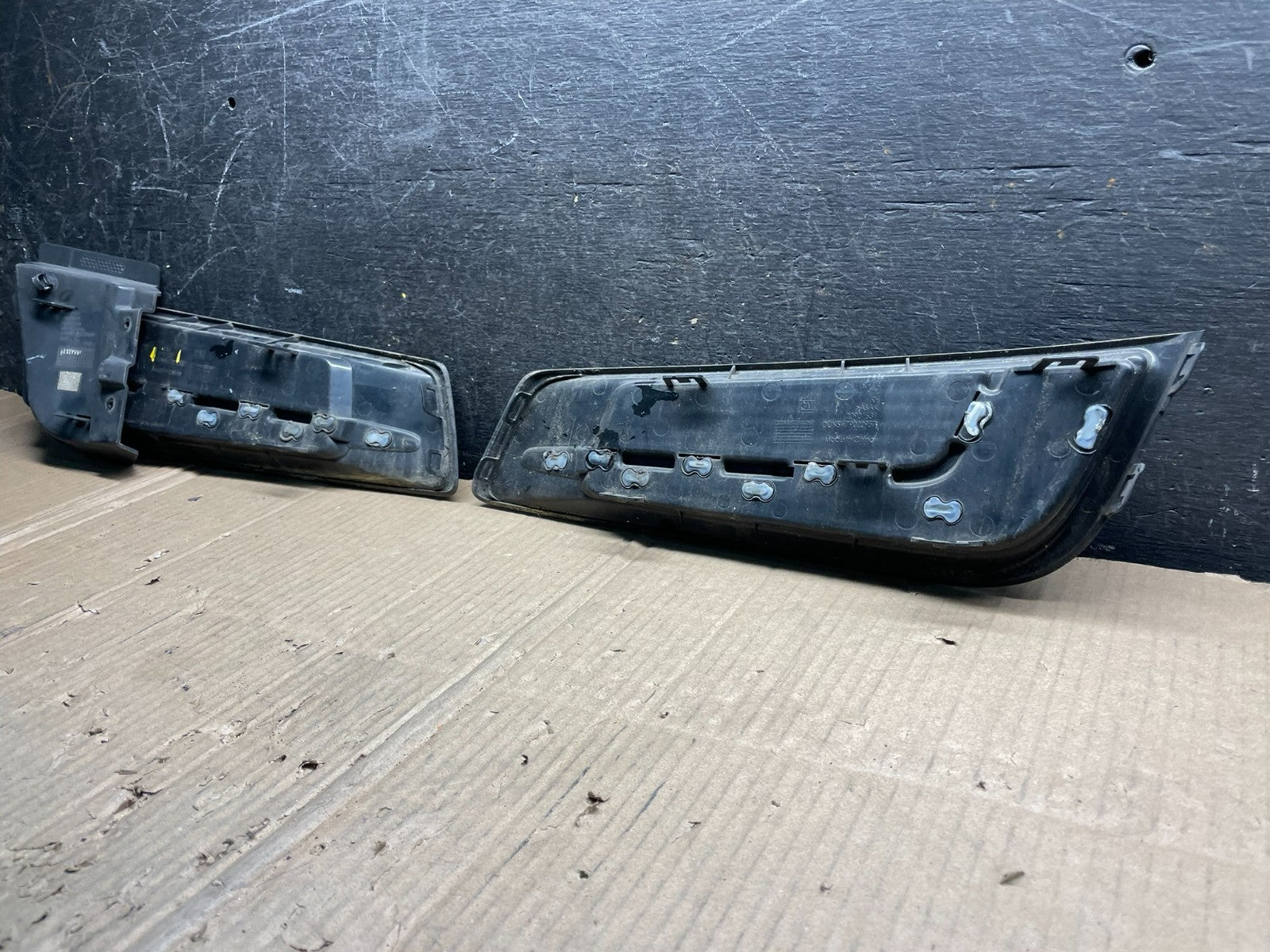 2013 to 2017 Cadillac XTS Front Left+Right Fog Light Cover Trim Oem X4515 DG6