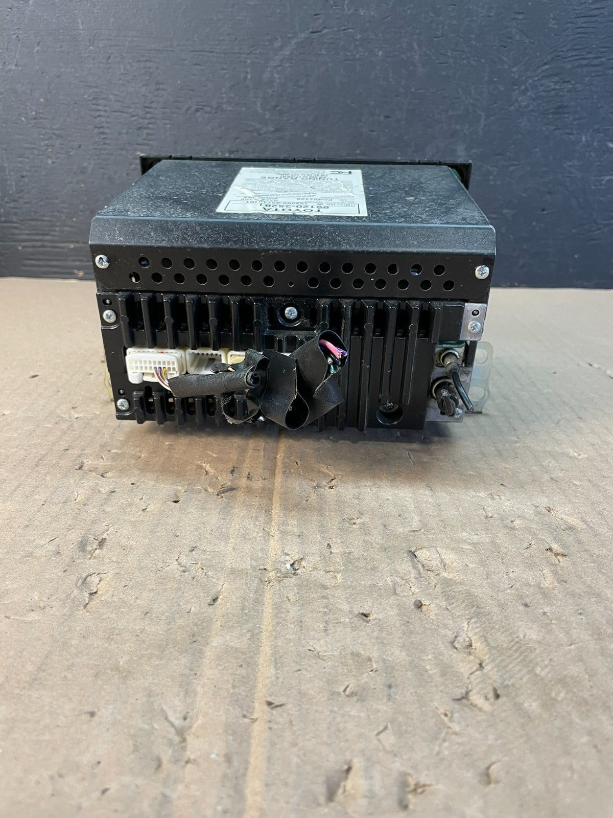 2003 to 2005 Toyota 4runner Am Fm Cd Player Radio Receiver AD5964 DG6