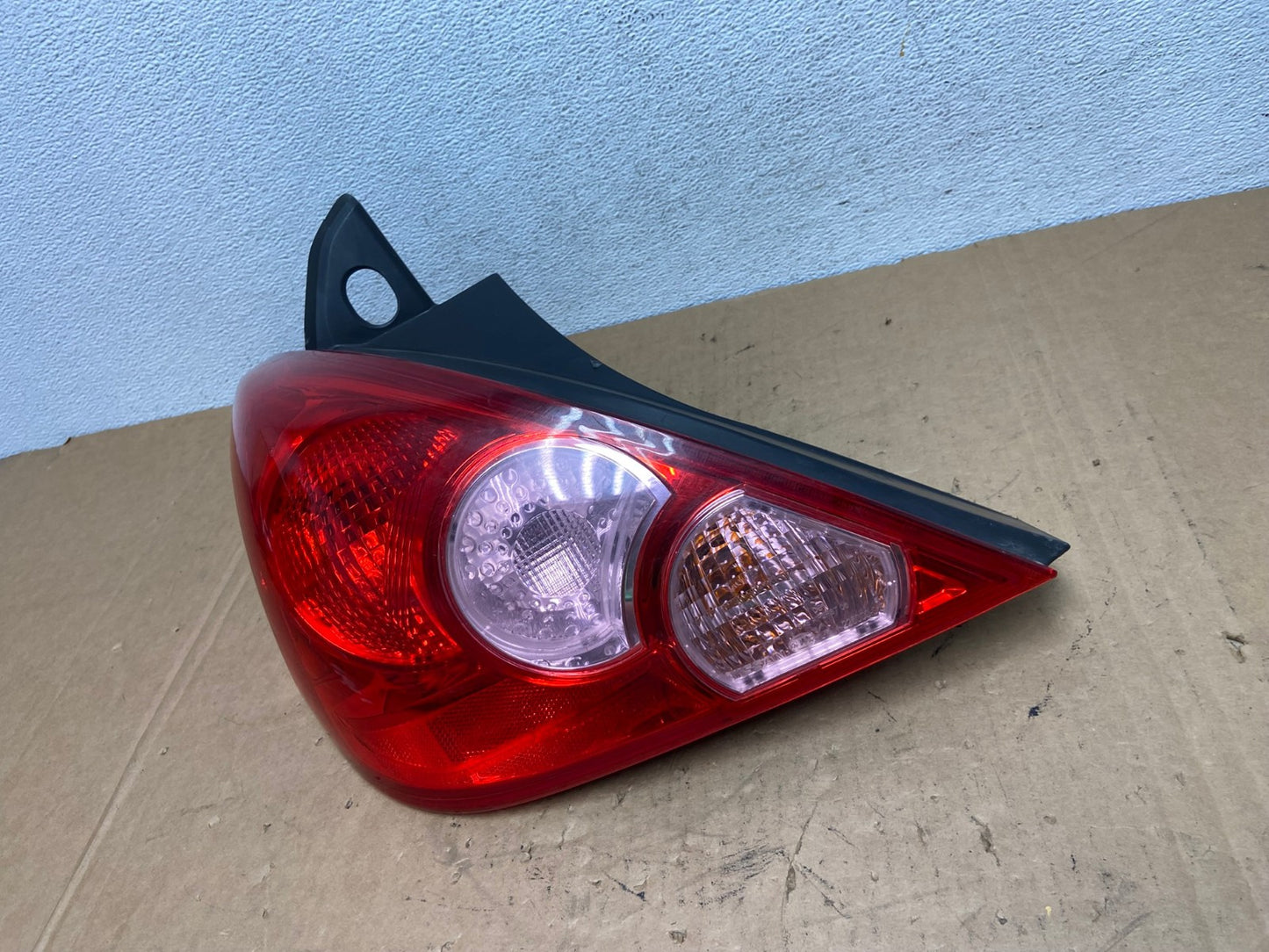 2007 - 2012 Nissan Versa Hatchback Left Driver Side Lh Tail Light AD3215 LK1