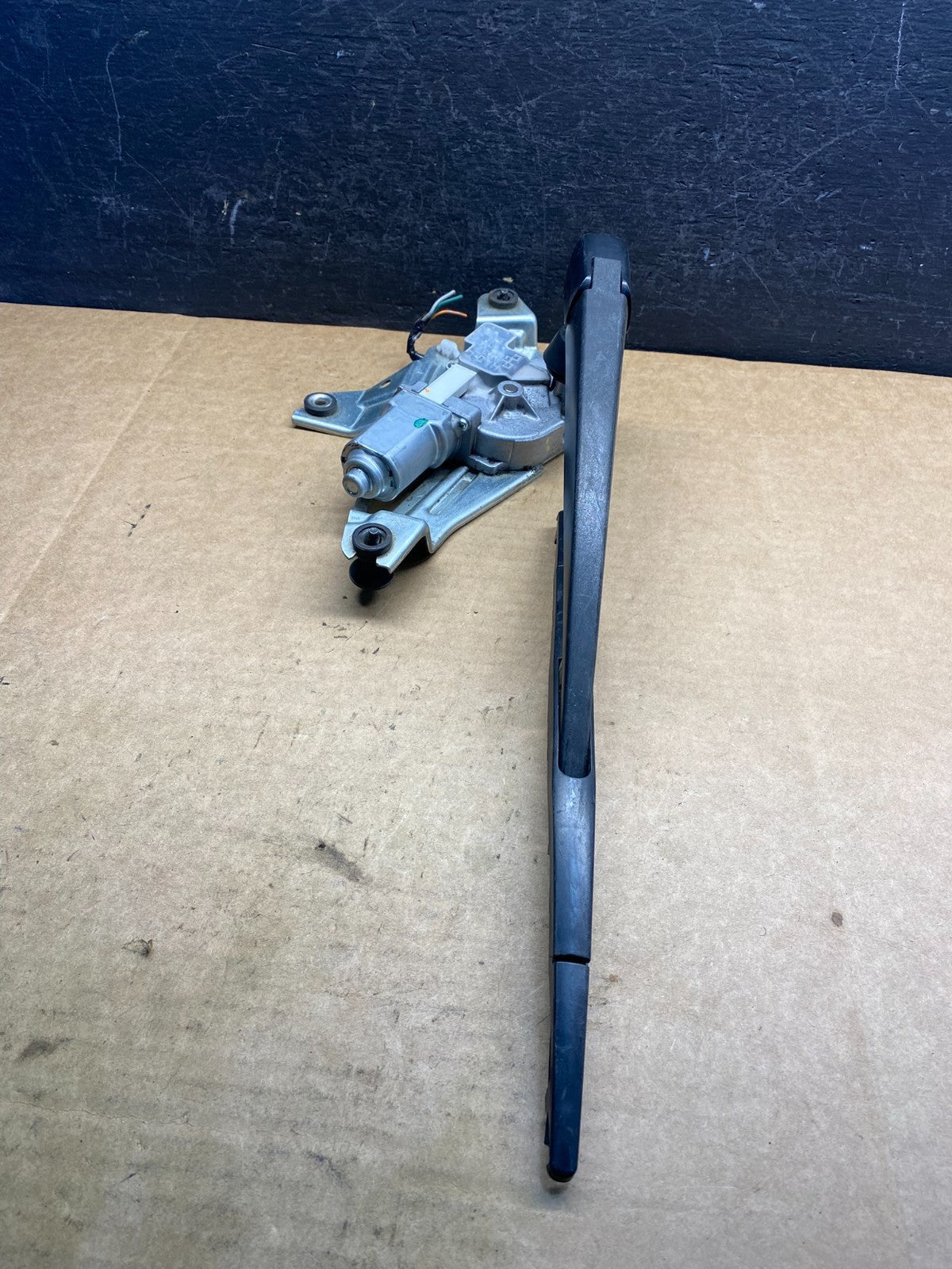 2011 to 2013 Infiniti QX56 QX80 Rear Wiper Motor ad7509 DG2