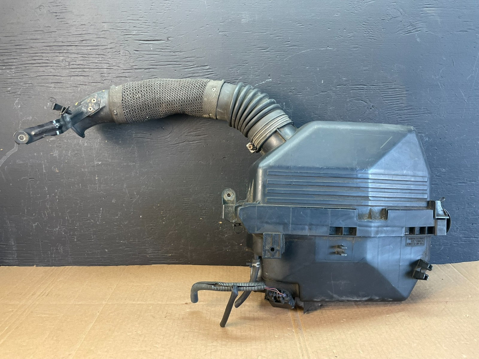 2004 to 2005 Toyota RAV4 Air Intake Cleaner Filter Box AC23100